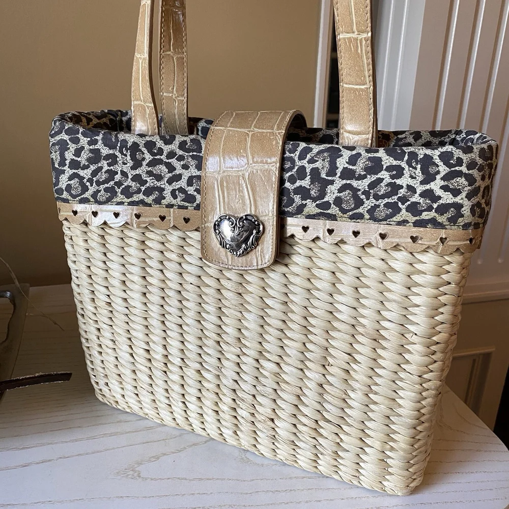 XOXO Straw Bag W/Leather Accent Heart Cutout Classic Trendy Travel BeachFun 12” - Picture 3 of 14